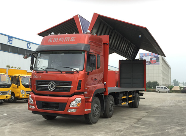 东风9.6米翼开启厢式车