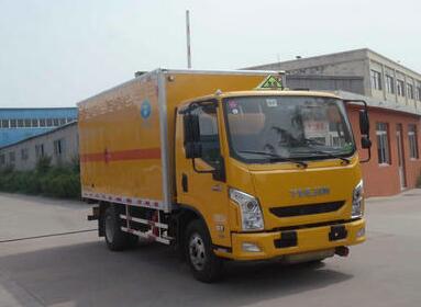 跃进3.755吨易燃液体厢式运输车