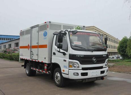 福田0.7吨易燃液体厢式运输车