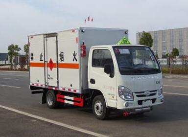 跃进牌1.045吨易燃液体厢式运输车