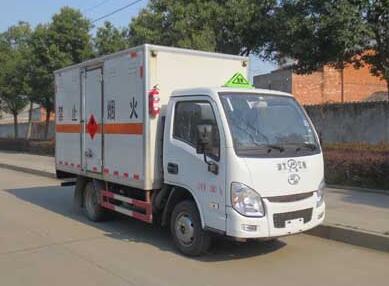 跃进0.96吨易燃液体厢式运输车