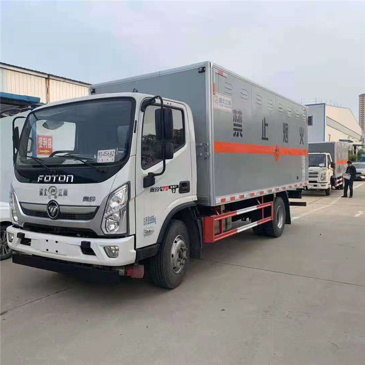 福田国六5米易燃液体厢式运输车