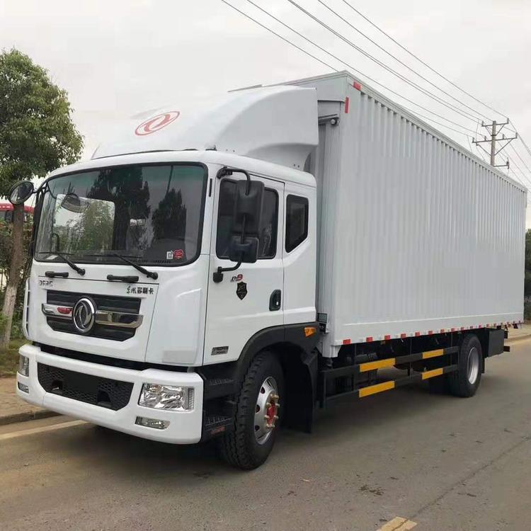 东风多利卡国六7.8米康明斯230马力飞翼车2