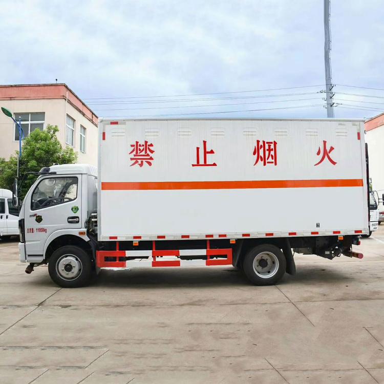 东风多利卡国六易燃气体厢式运输车1