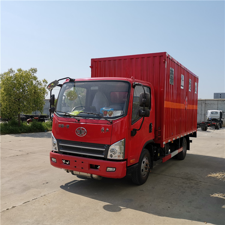 解放国六6.95吨易燃固体厢式运输车2